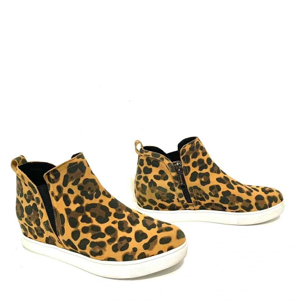 Blondo  On Trend Cheetah Print High-Top Sneakers Waterproof Size 9